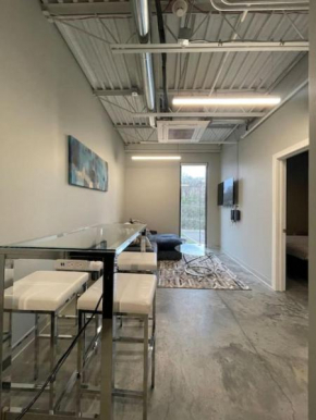 PV 103 Lovely 2BR Lodging in The Heart of Parkville